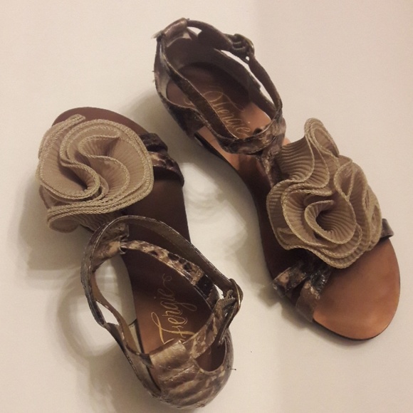 Fergie/ Snakeskin Print/ T Strap/ Sandals - Picture 6 of 8